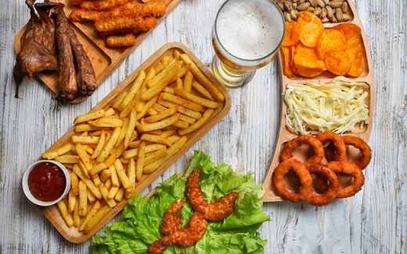 Crowd-Pleasing Snacks at New York's Top Sports Bars
