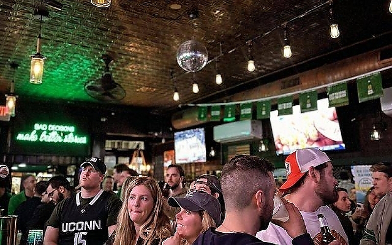 Unwritten Rules for Sports Bar Regulars in New York
